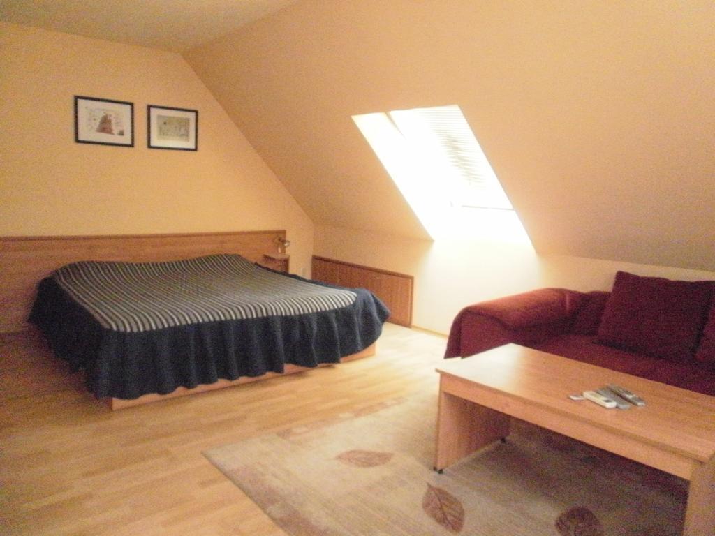 Family Hotel Kredo Сливен Экстерьер фото