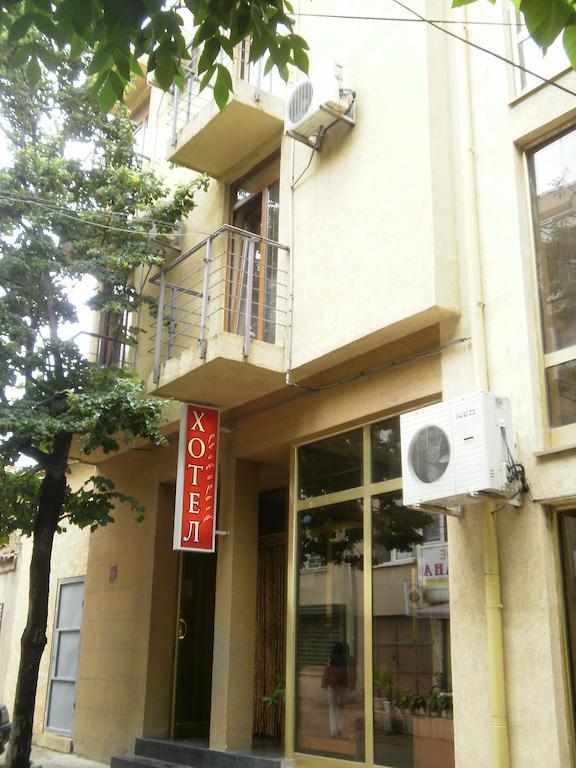 Family Hotel Kredo Сливен Экстерьер фото